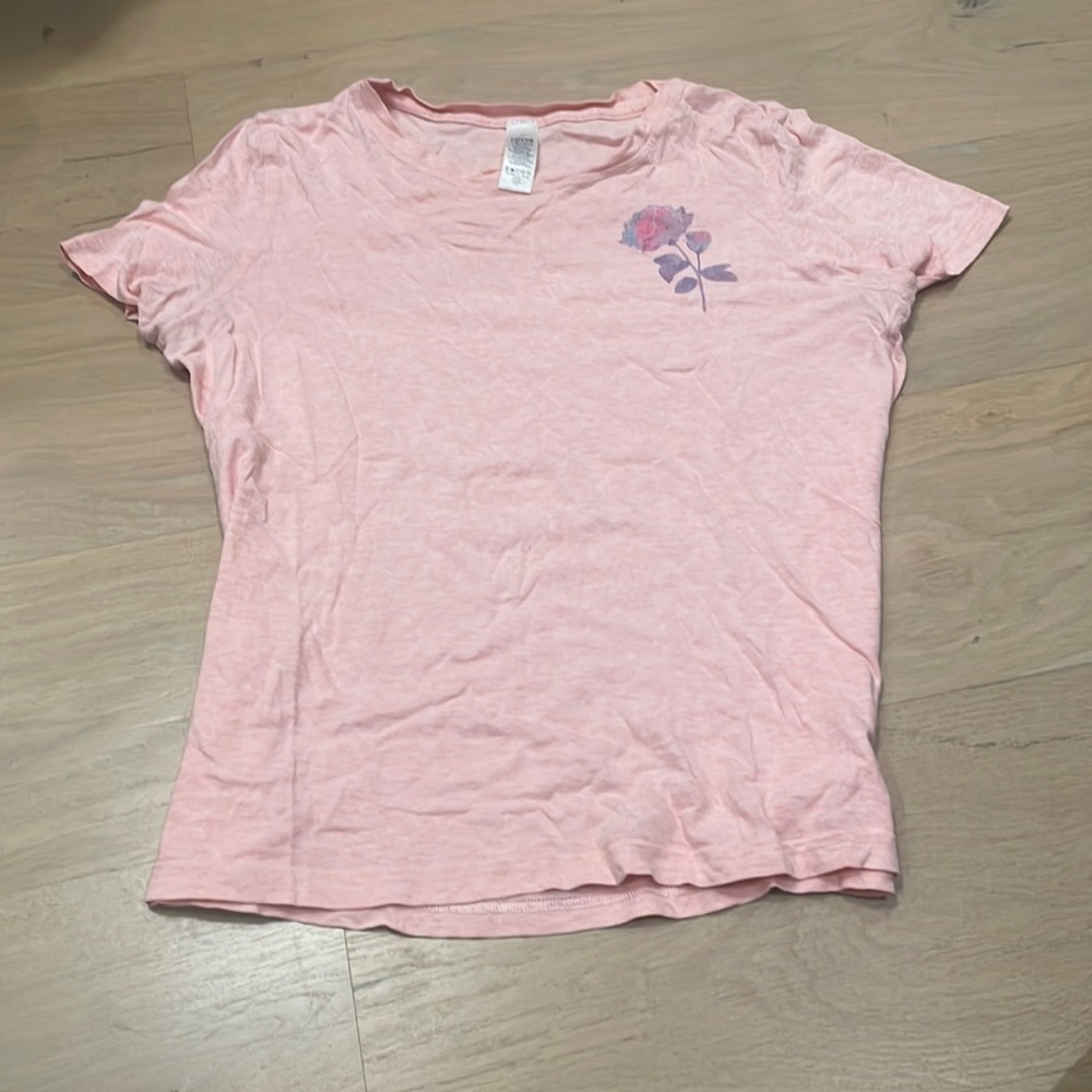 Ivivva tshirt size 14 pink with flower in corner pretty and comfortable